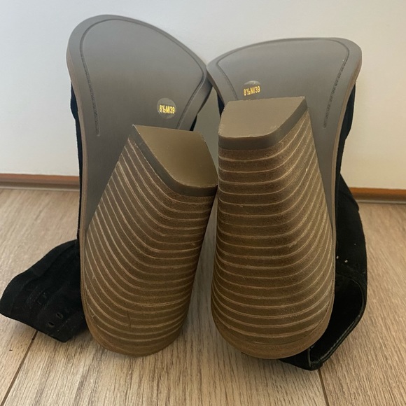 NWT Vince Camuto Koral Block Heeled Peep Toe Suede Bootie BLACK - SIZE 8… - Picture 5 of 9